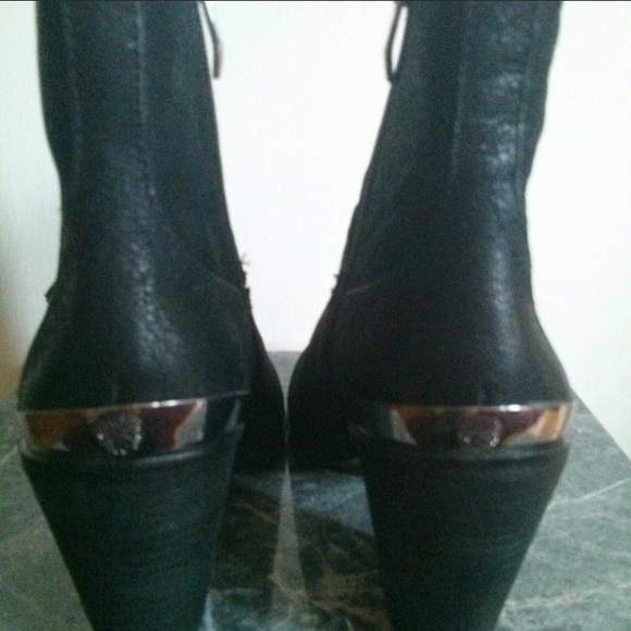 Like New Vince Camuto Leather Boots Size 7 M - Picture 6 of 8